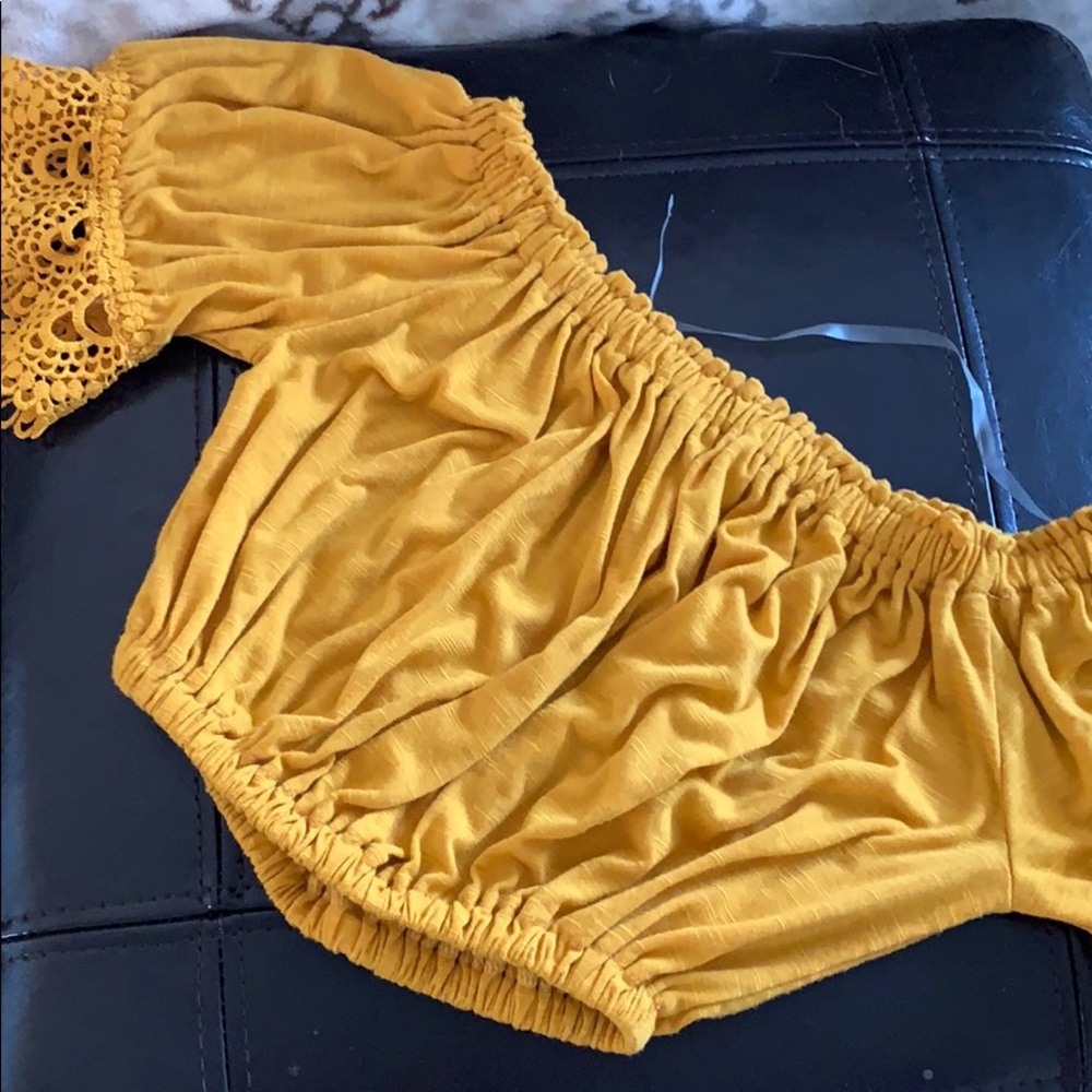 Off the shoulder gold crop top!